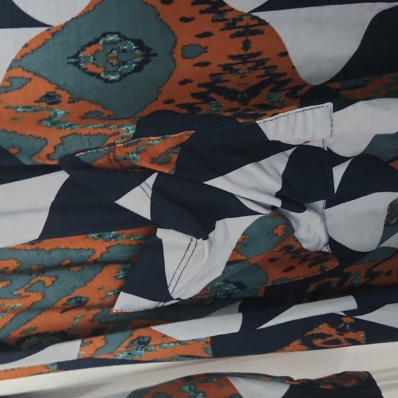 NWOT LOGO Patterned Tunic. Sz. M - Picture 5 of 5